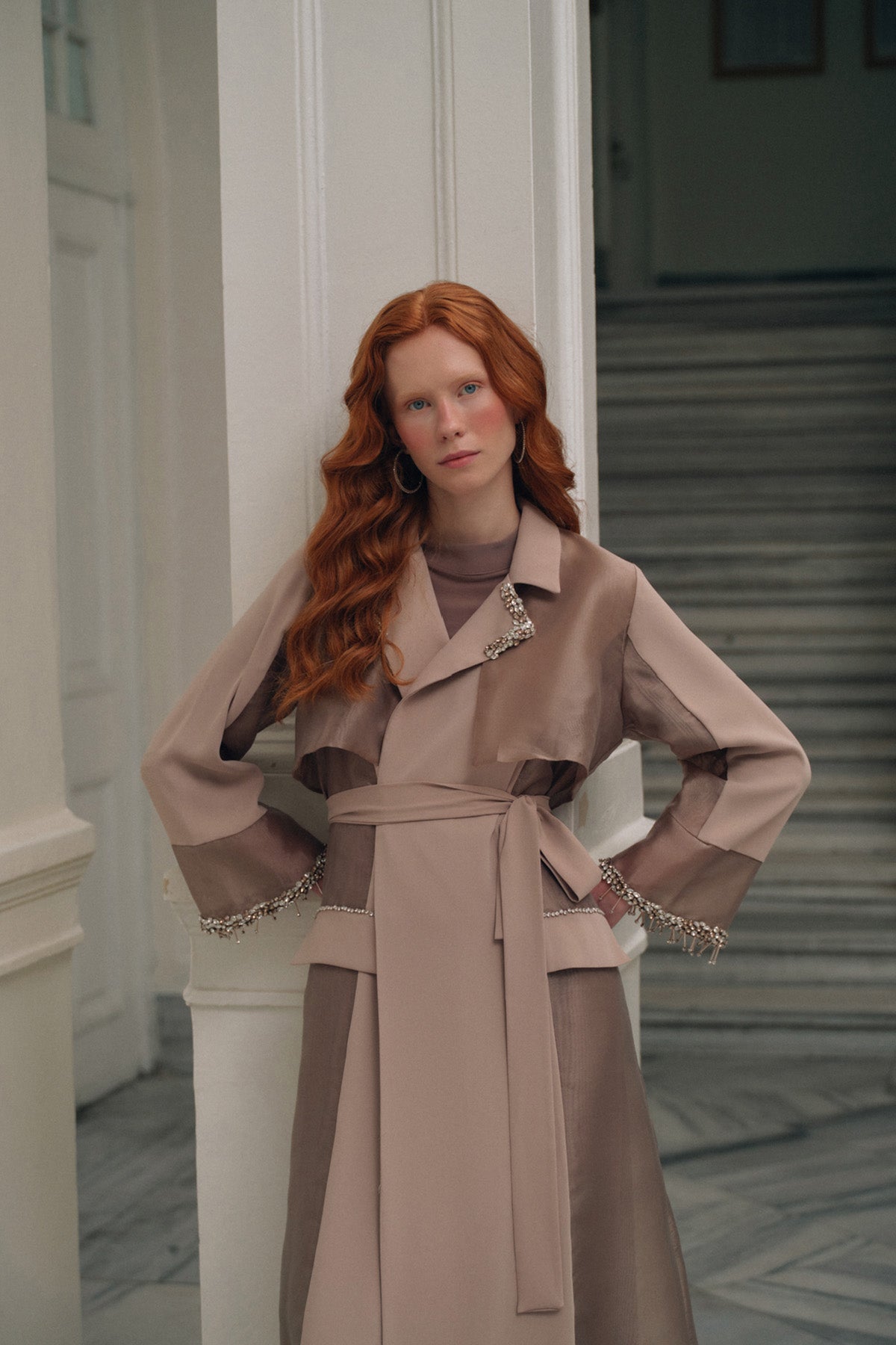 Yaka ve Kol Uçları Taş İşleme Detaylı Ceket Yaka Abaya - bej