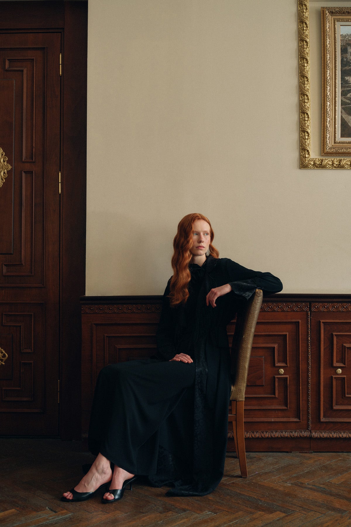 Püskül ve Taş Boncuk İşleme Detaylı Abaya - siyah