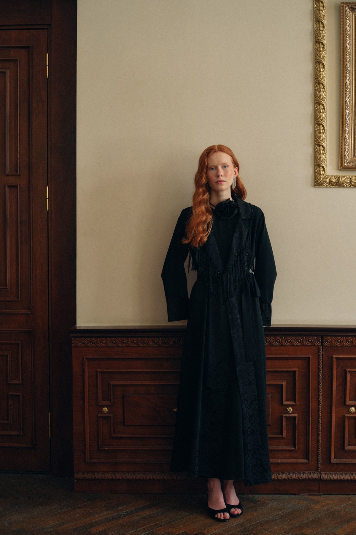 Püskül ve Taş Boncuk İşleme Detaylı Abaya - siyah