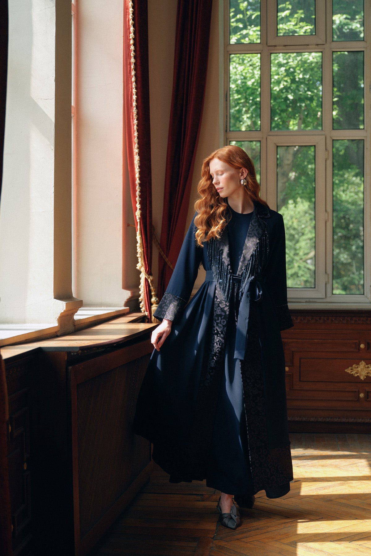 Püskül ve Taş Boncuk İşleme Detaylı Abaya - lacivert