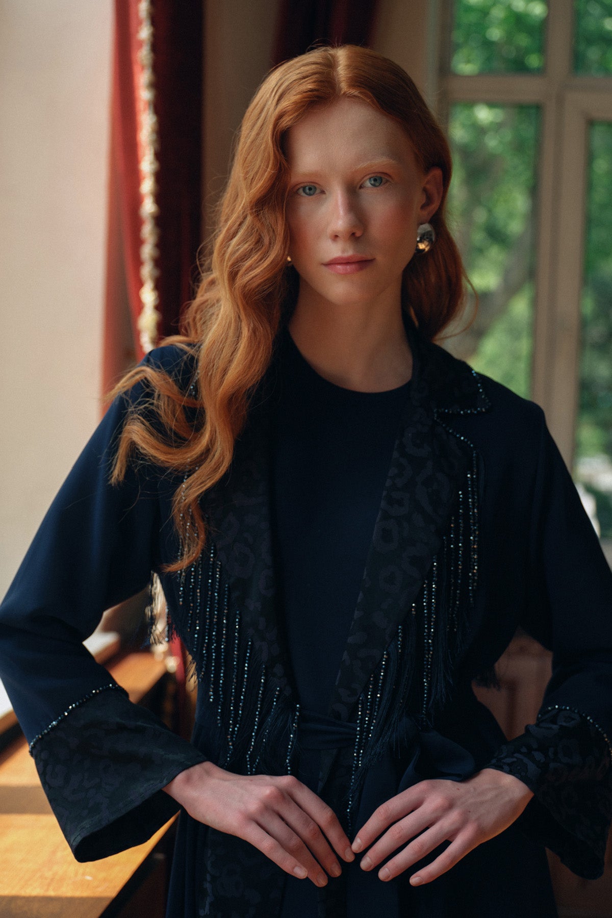 Püskül ve Taş Boncuk İşleme Detaylı Abaya - lacivert