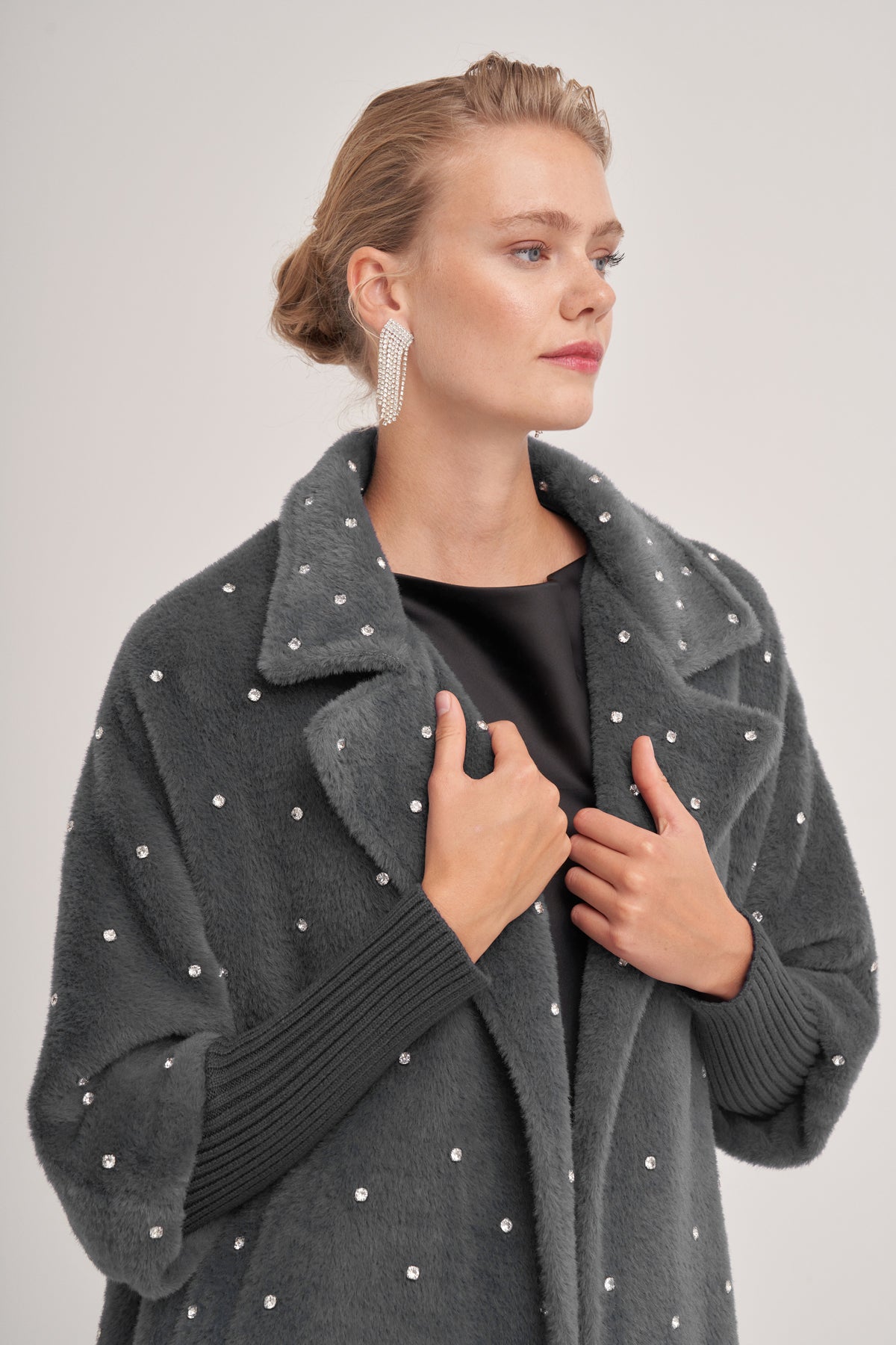 Kolları Triko Detaylı Taş Baskılı Kaban - gri