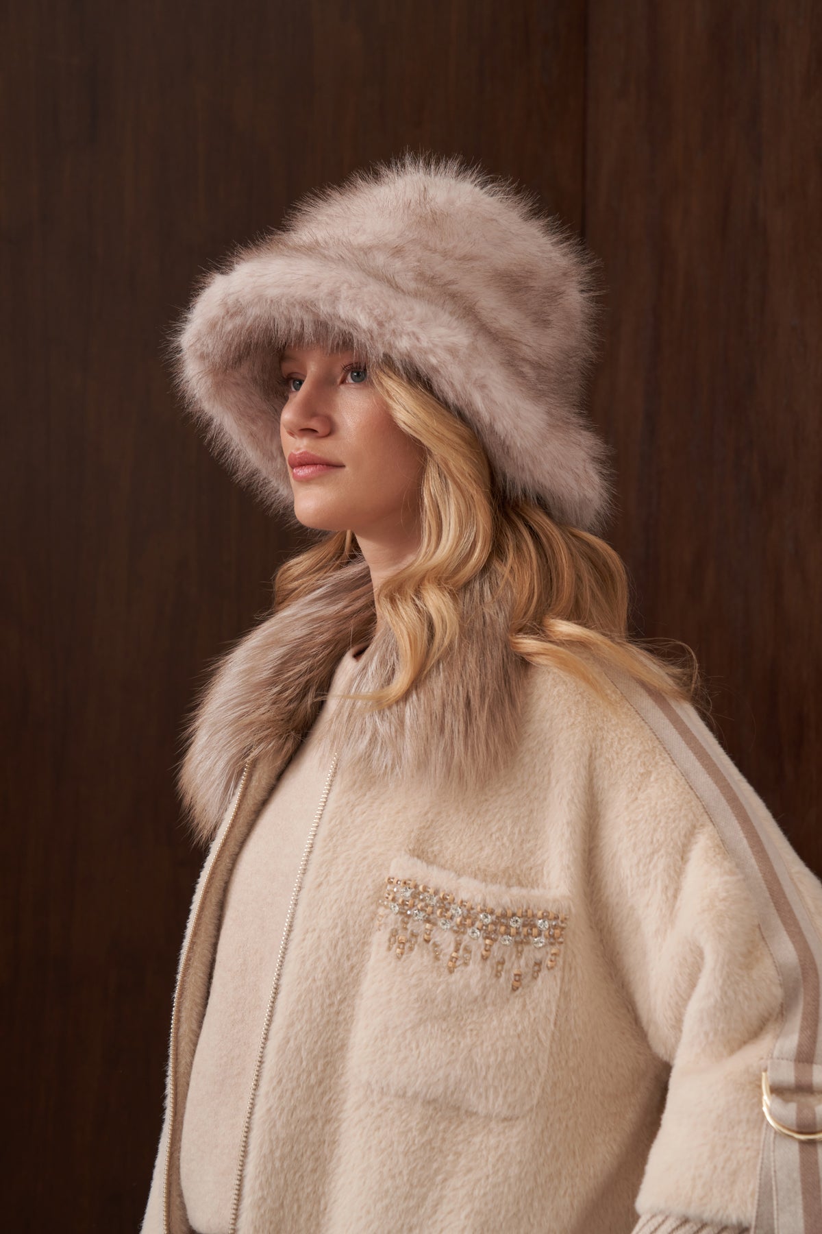 Elişi Cep ve Triko Detaylı Kürklü Angora Kaban - açık bej