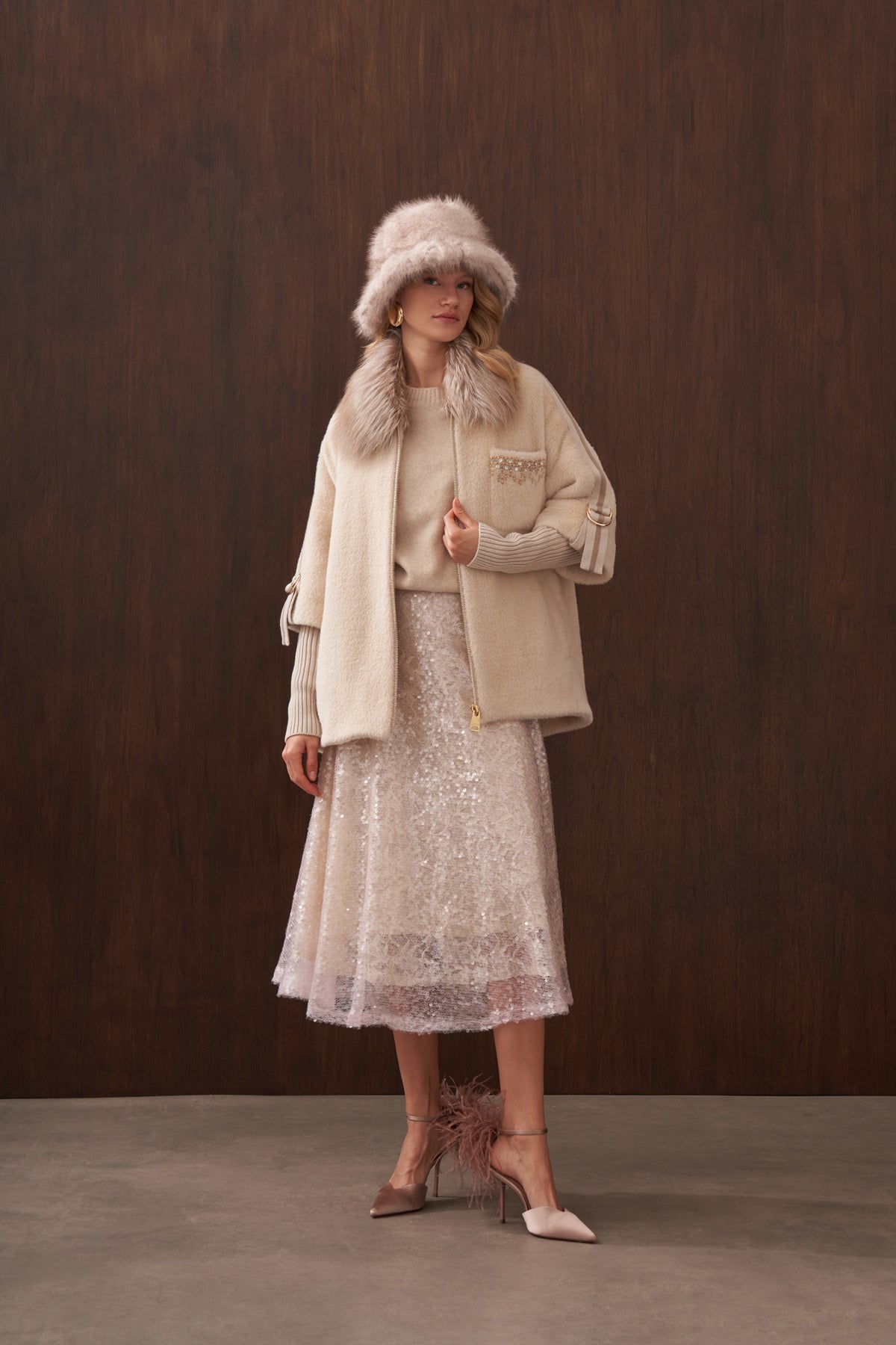 Elişi Cep ve Triko Detaylı Kürklü Angora Kaban - açık bej