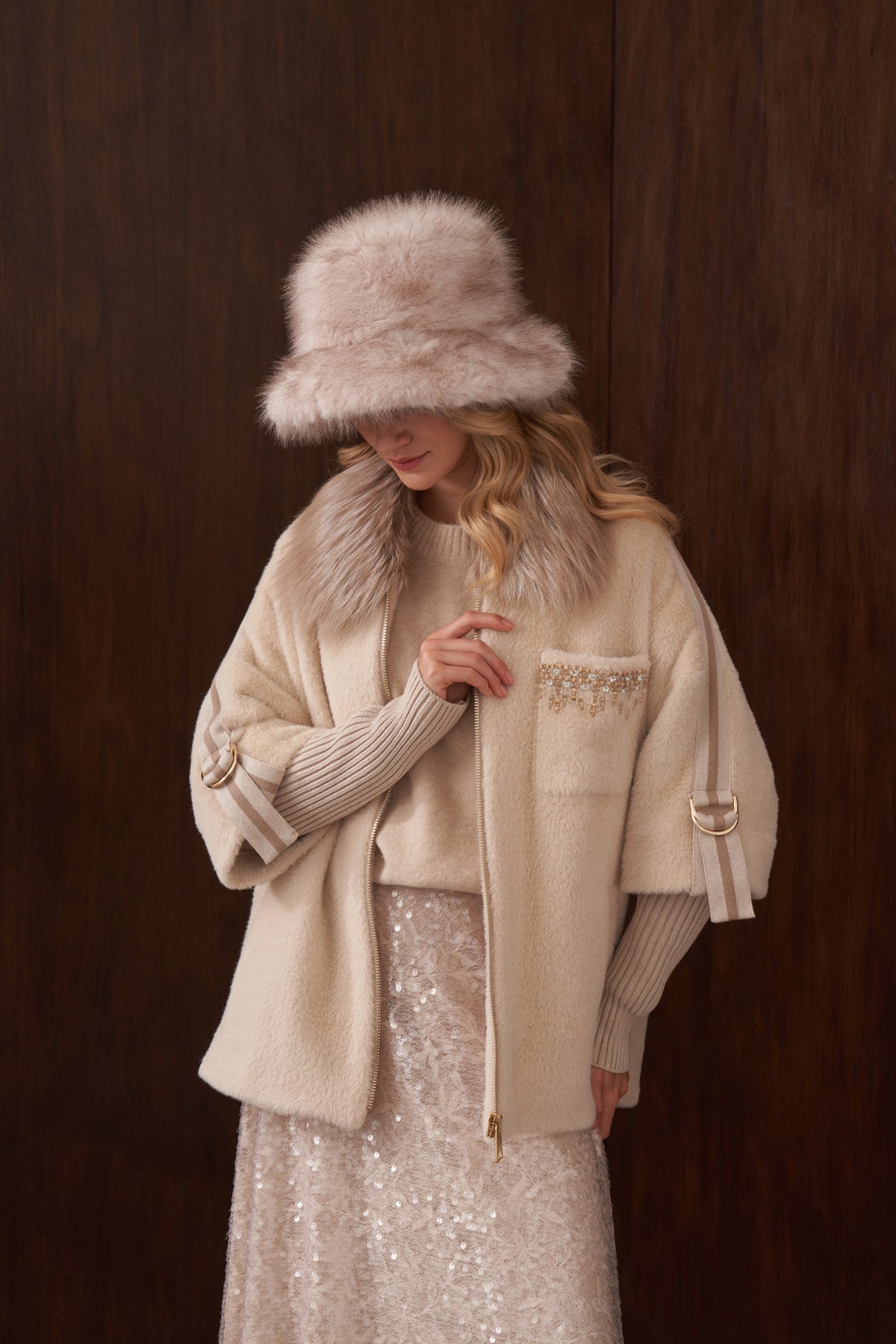 Elişi Cep ve Triko Detaylı Kürklü Angora Kaban - açık bej