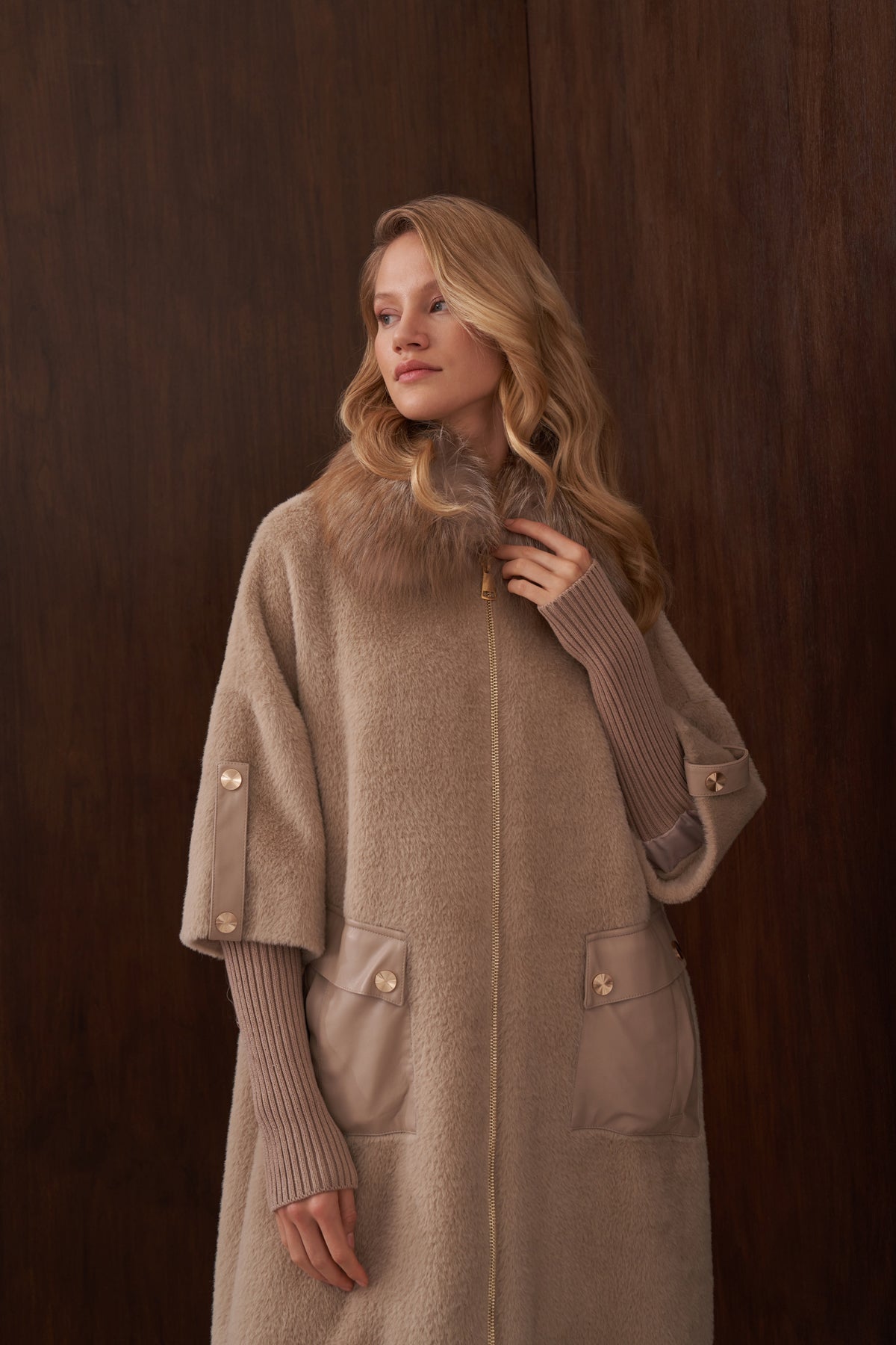 Deri Cep Detaylı Kürklü Angora Kaban - koyu bej