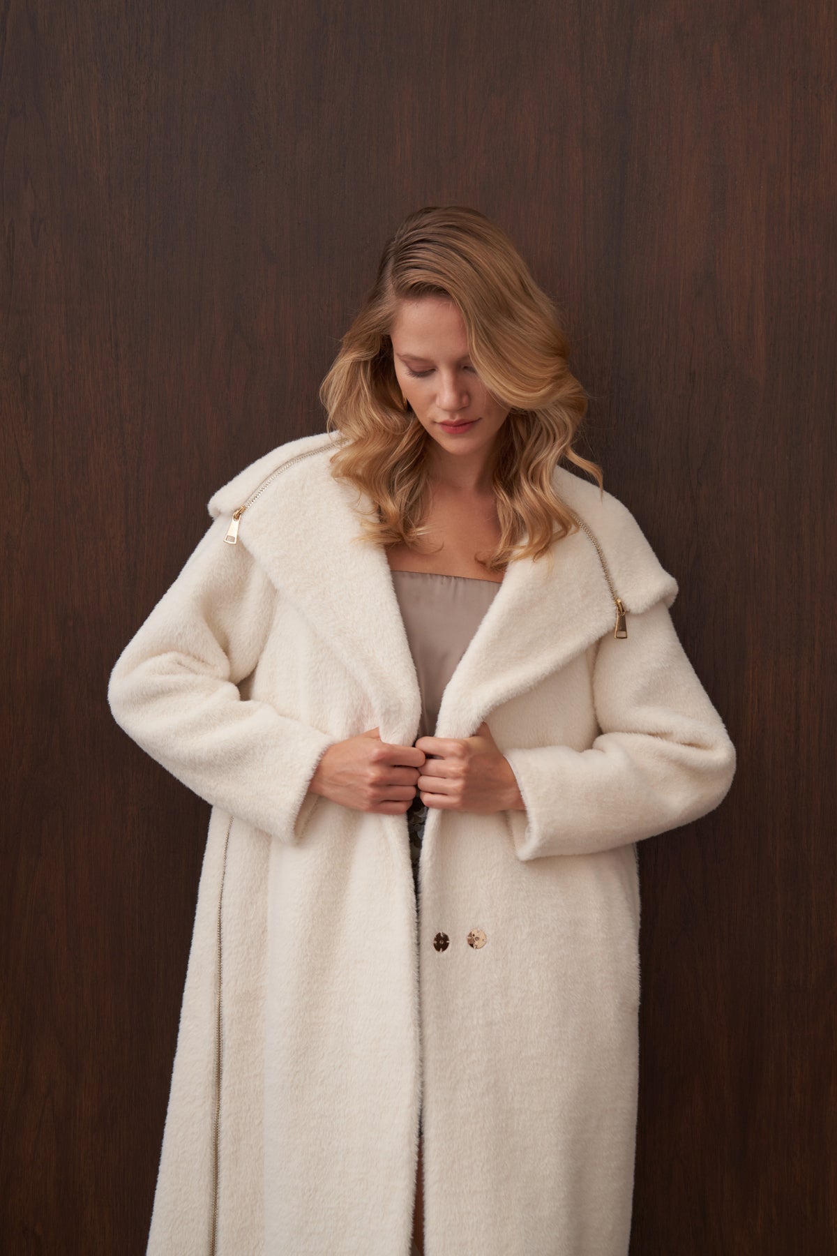 Fermuar Detaylı Kapüşonlu Angora Kaban - ekru