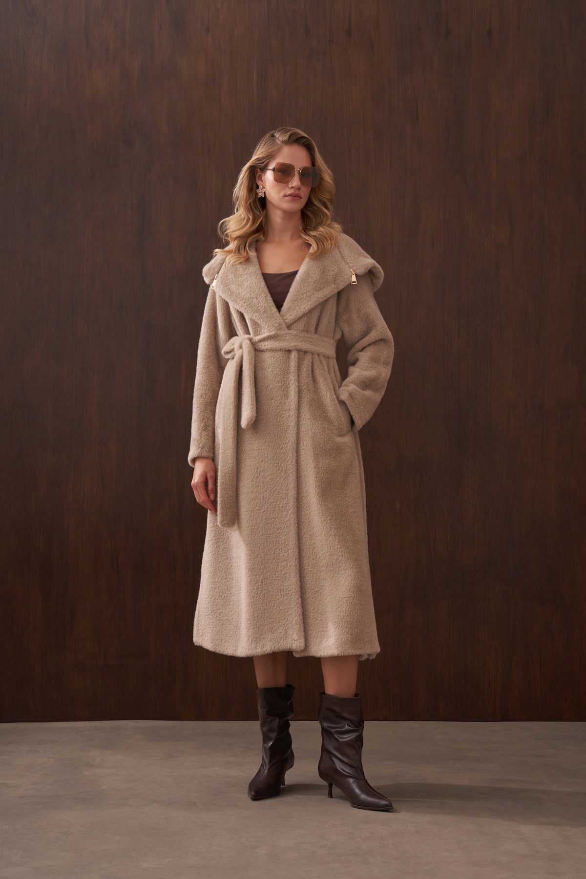 Fermuar Detaylı Kapüşonlu Angora Kaban - koyu bej