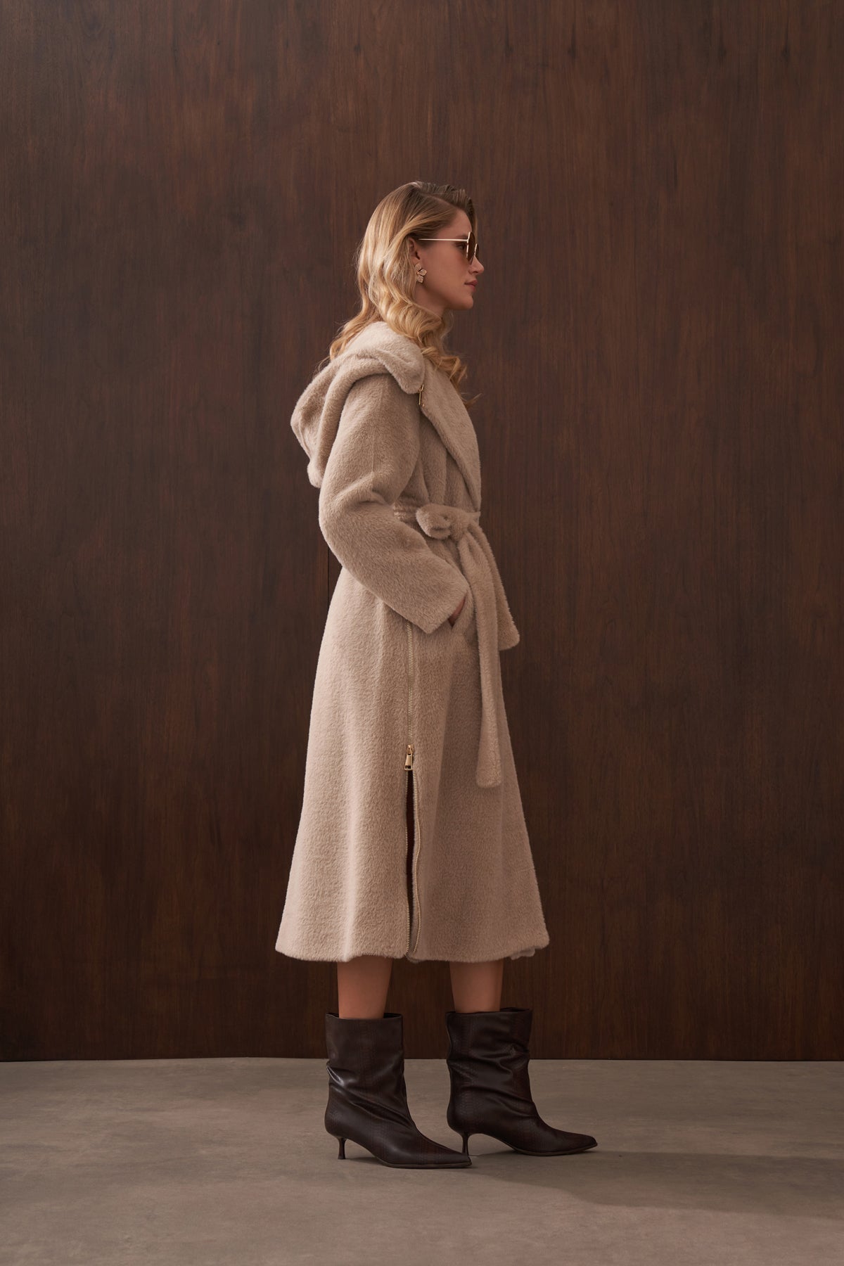 Fermuar Detaylı Kapüşonlu Angora Kaban - koyu bej