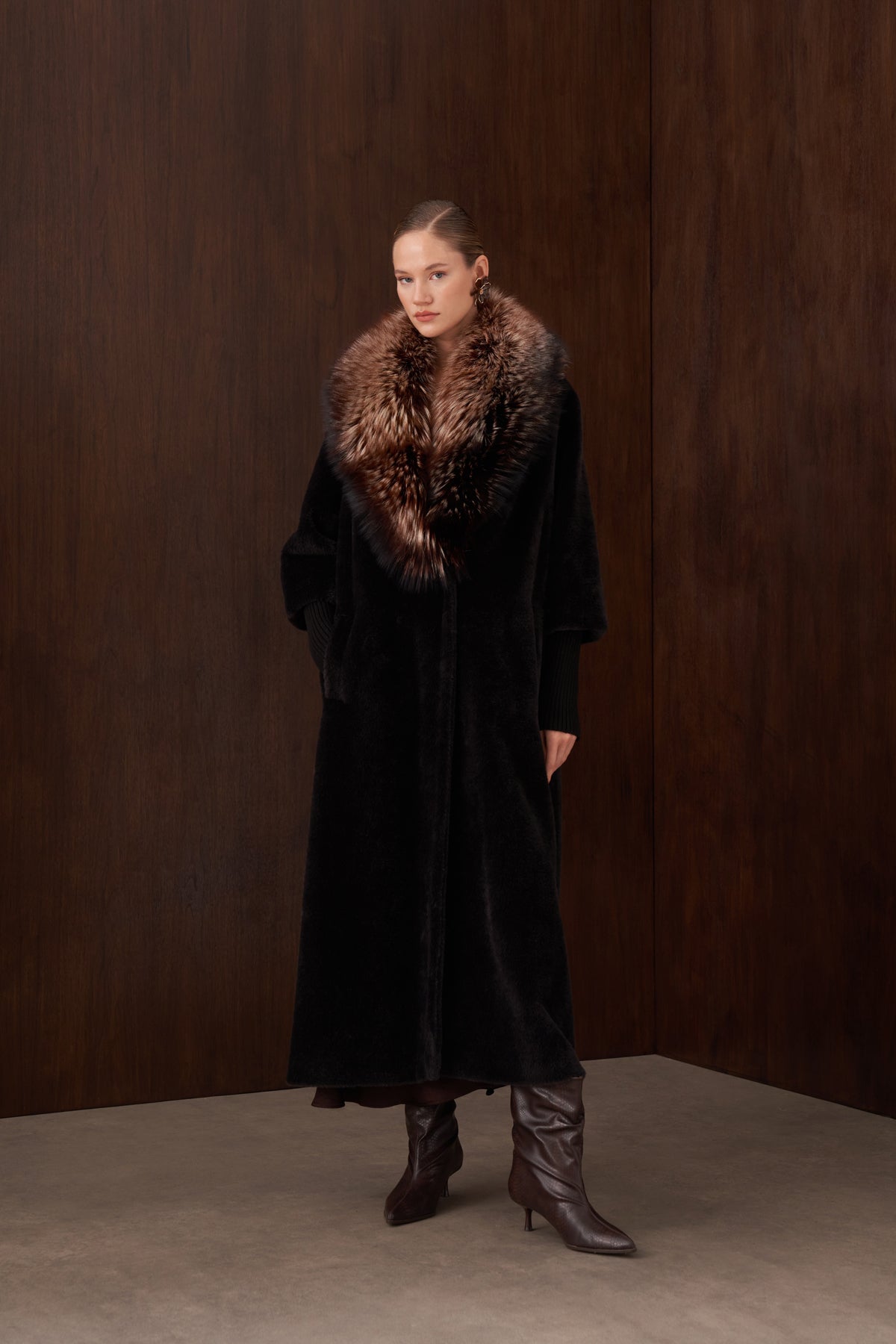 Triko Detaylı Kürklü Angora Kaban - siyah