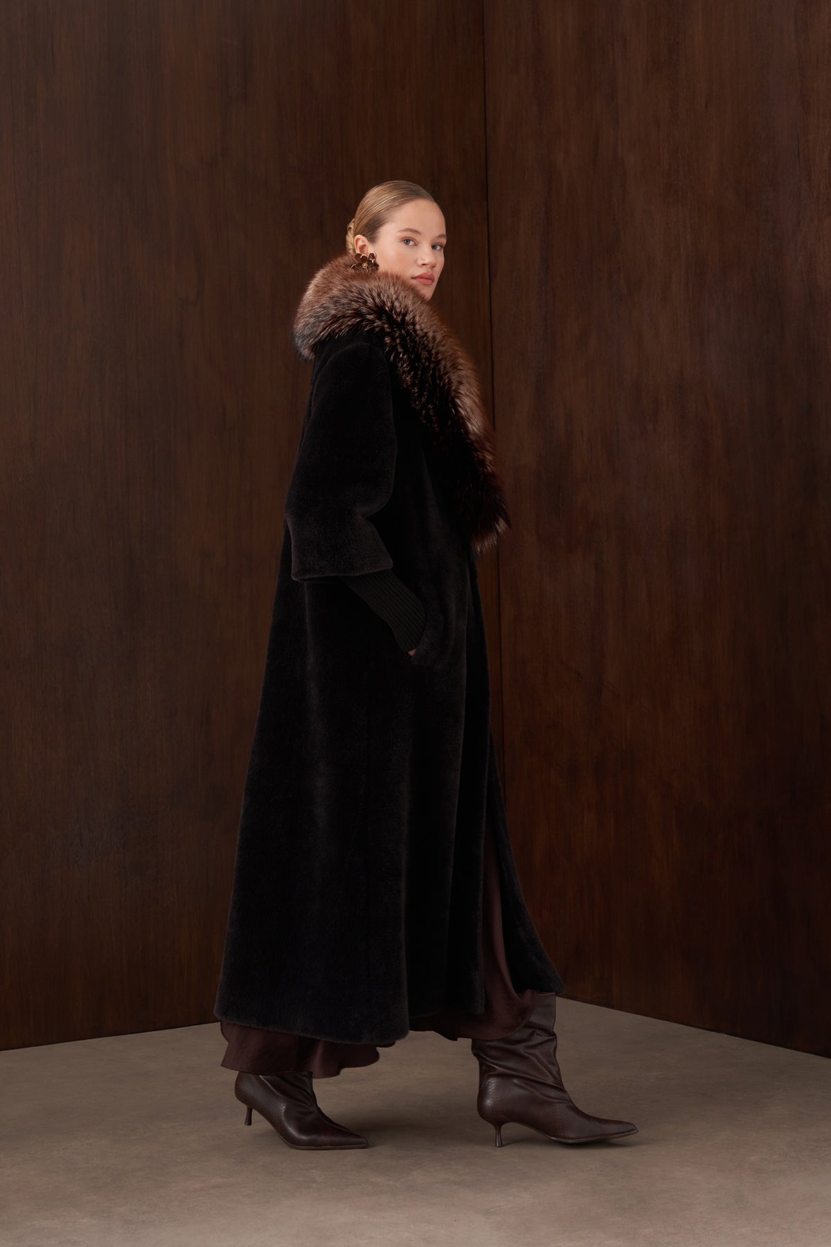 Triko Detaylı Kürklü Angora Kaban - siyah