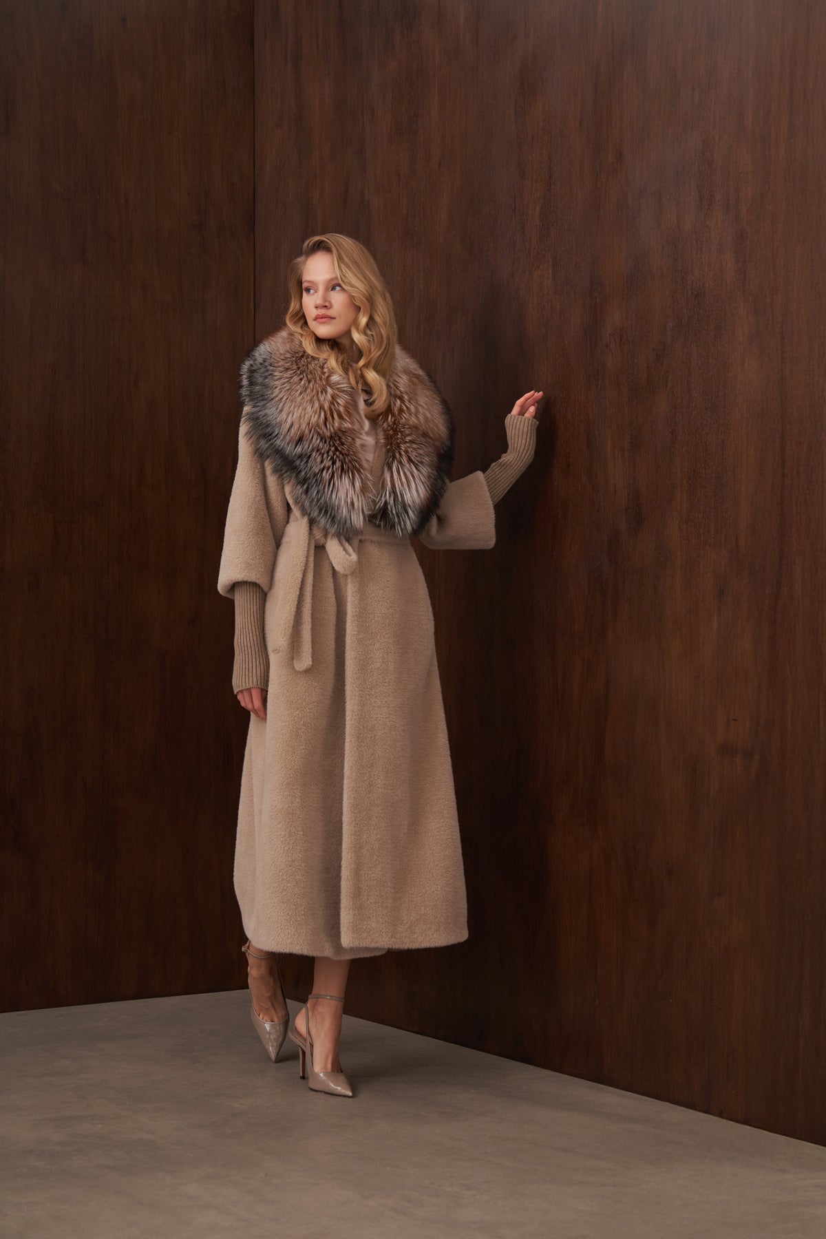 Triko Detaylı Kürklü Angora Kaban - koyu bej