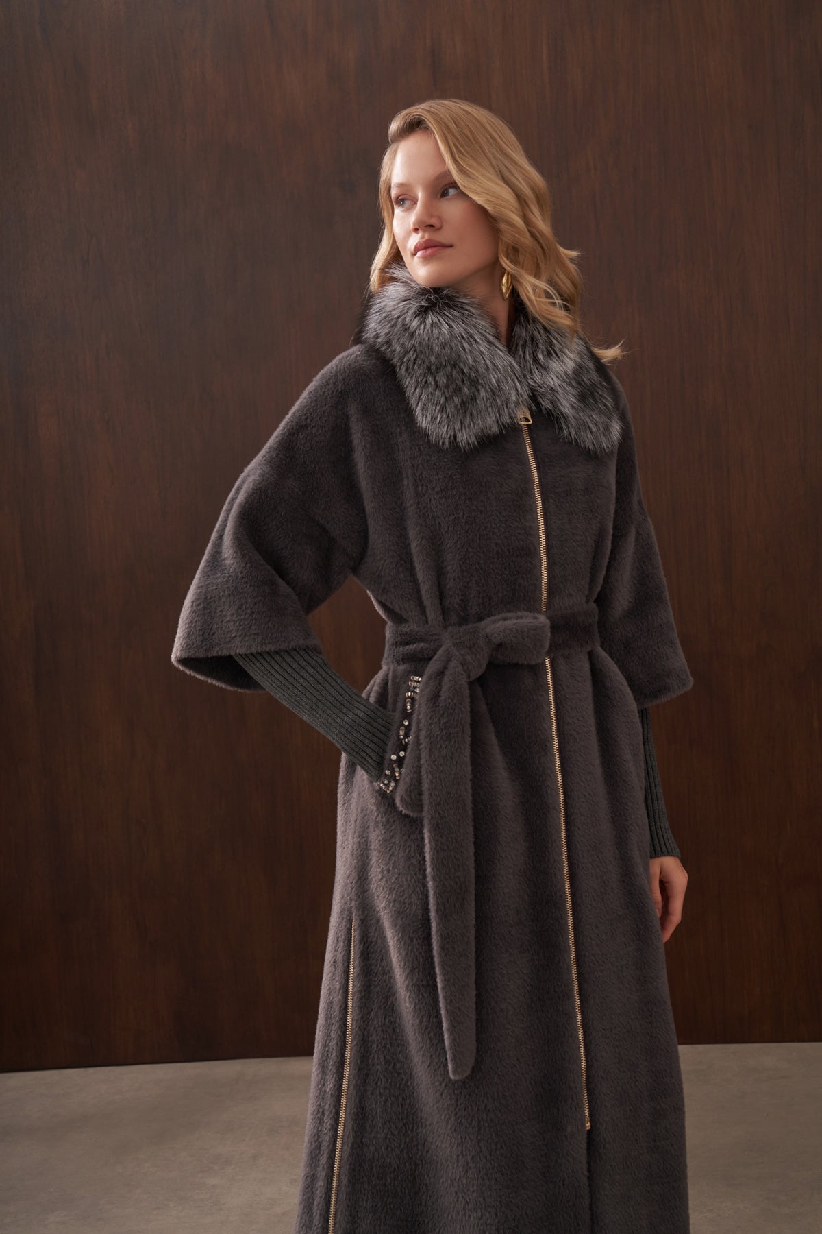 Kürklü Elişi ve Triko Detaylı Angora Kaban - gri