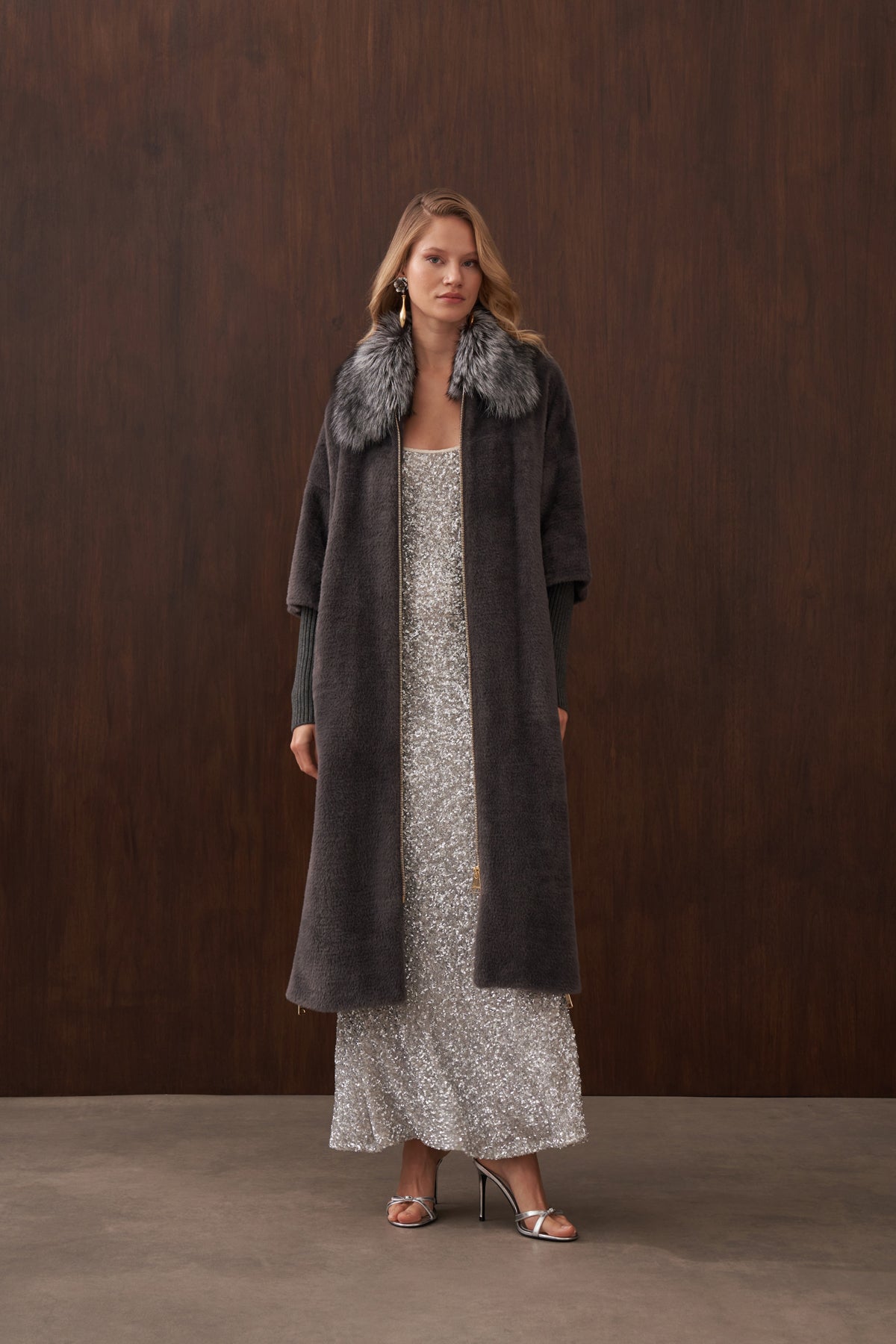 Kürklü Elişi ve Triko Detaylı Angora Kaban - gri