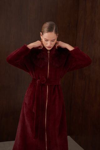 Omuzdan Şal Detaylı Kürklü Angora Kaban - bordo