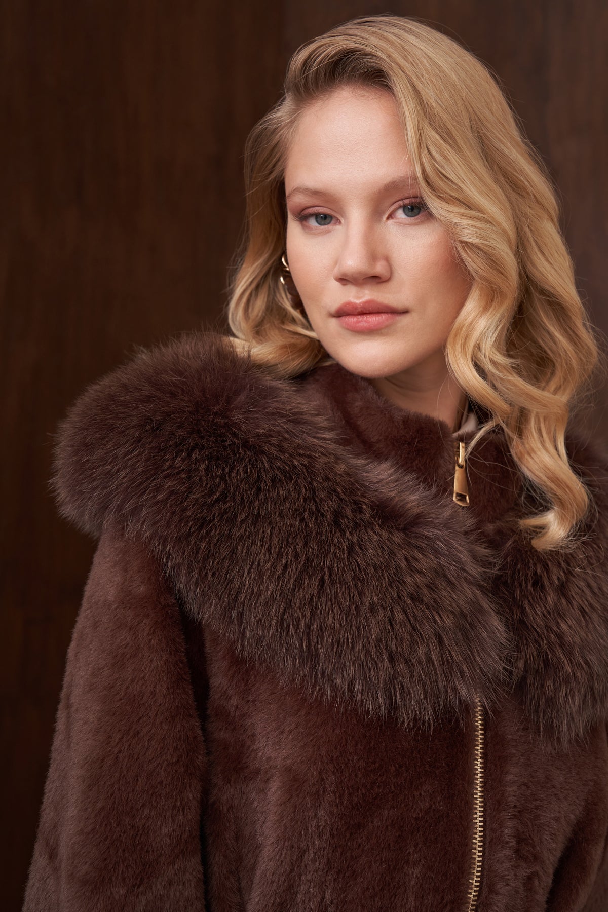 Omuzdan Şal Detaylı Kürklü Angora Kaban - kahve