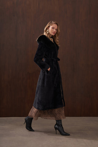 Omuzdan Şal Detaylı Kürklü Angora Kaban - siyah