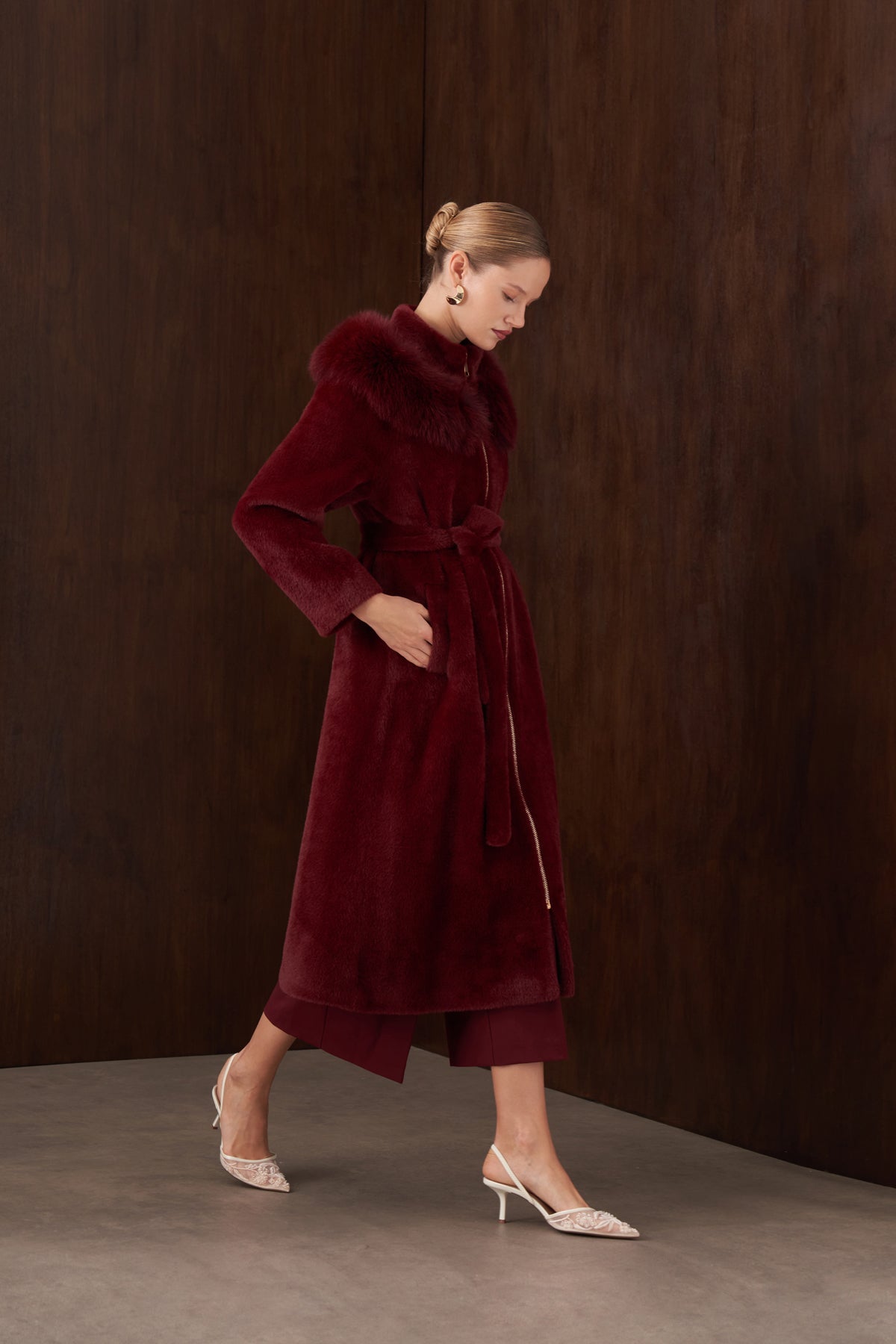 Omuzdan Şal Detaylı Kürklü Angora Kaban - bordo