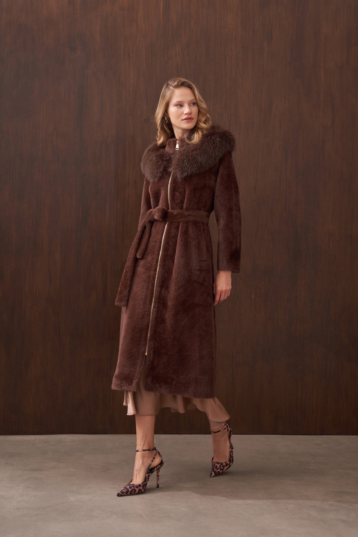 Omuzdan Şal Detaylı Kürklü Angora Kaban - kahve