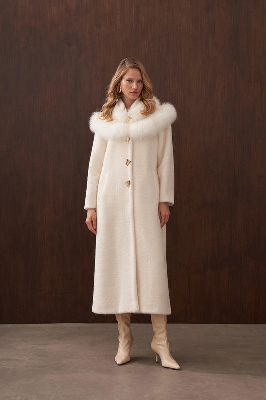 Omuzu Kürk Detaylı Düğmeli Angora Kaban - ekru