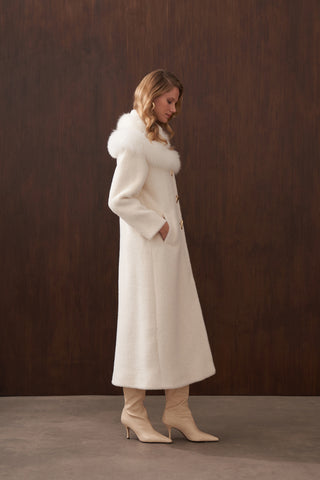 Omuzu Kürk Detaylı Düğmeli Angora Kaban - ekru