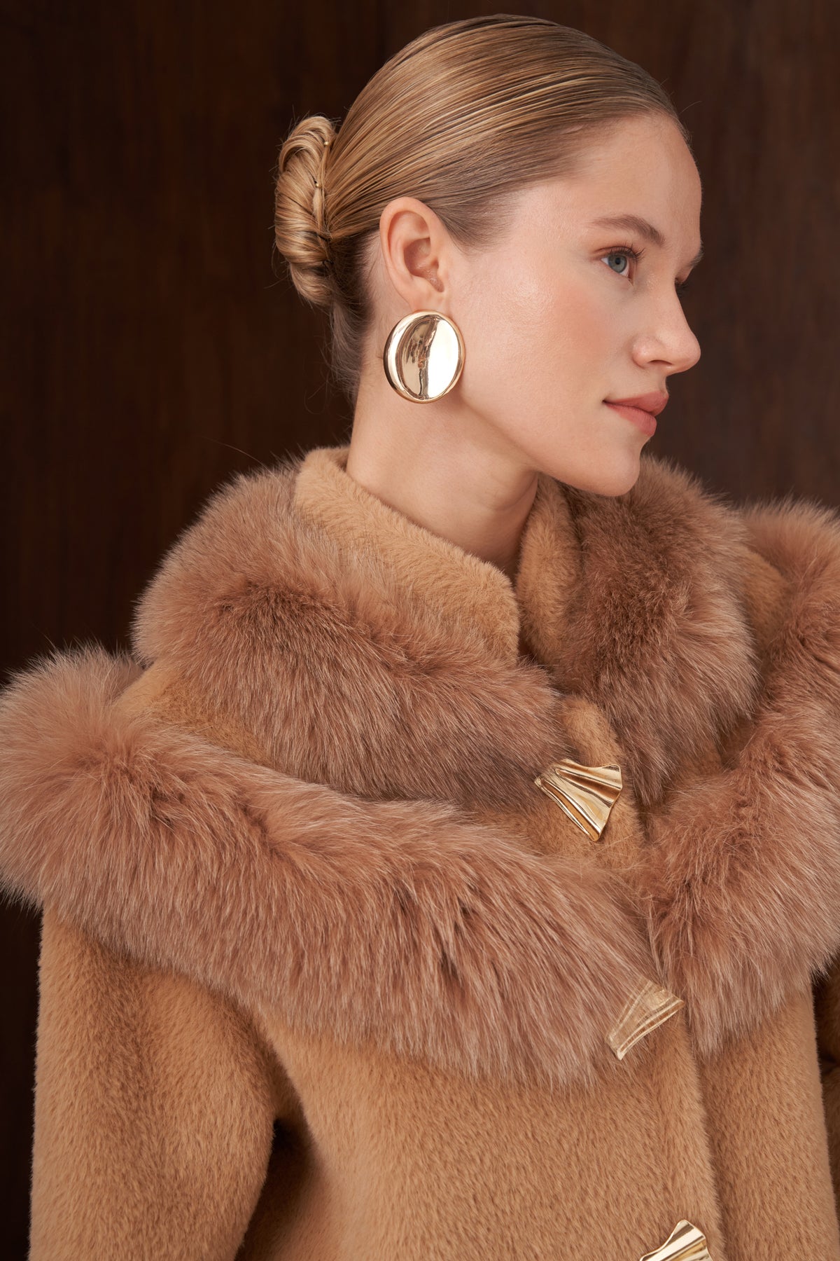 Omuzu Kürk Detaylı Düğmeli Angora Kaban - cappuccino