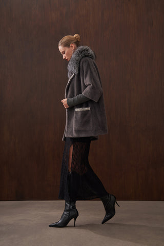 معطف من صوف الأنجورا مزين بالفرو بتفاصيل مصنوعة يدوياً