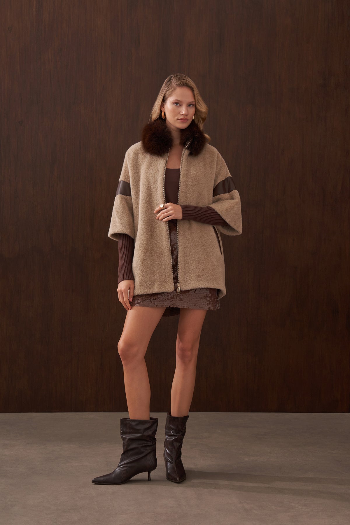 Triko Detaylı Hakim Yaka Kürklü Angora Kaban - koyu bej