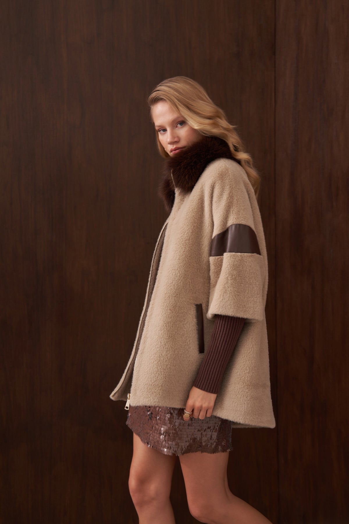 Triko Detaylı Hakim Yaka Kürklü Angora Kaban - koyu bej