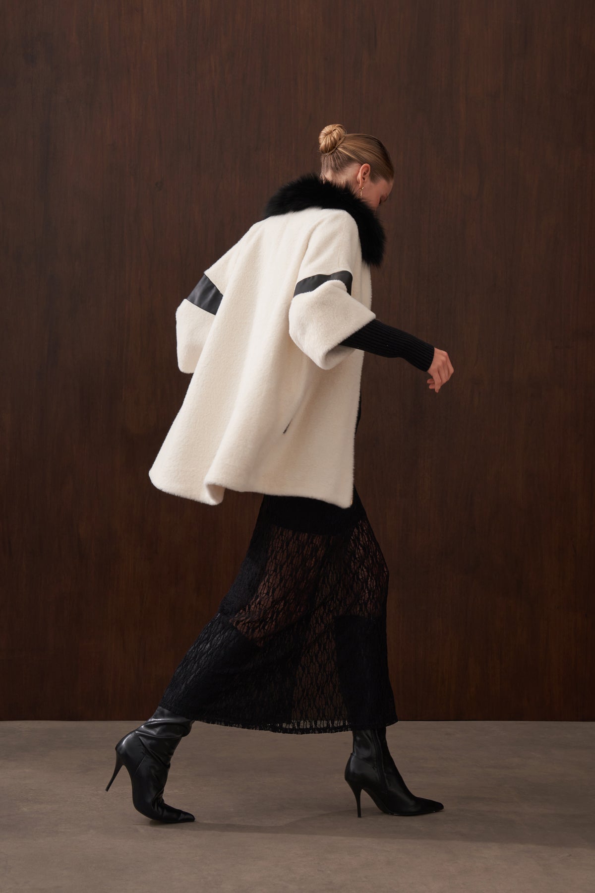 Triko Detaylı Hakim Yaka Kürklü Angora Kaban - ekru