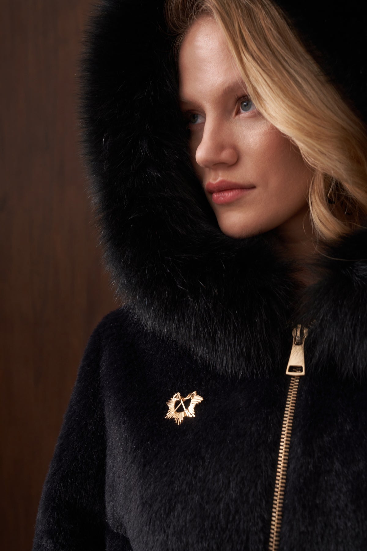 Kolları Triko Detaylı Kapüşonu Kürklü Angora Kaban - siyah