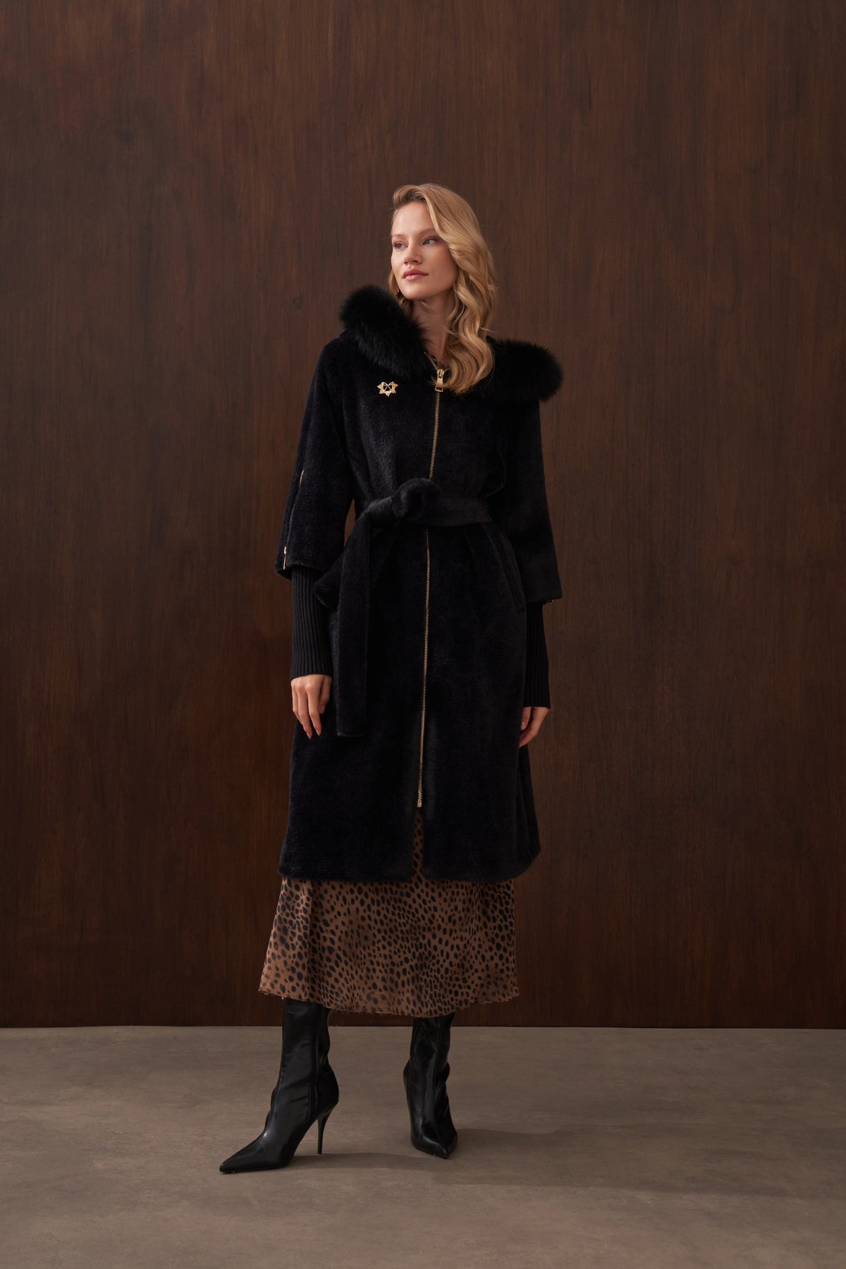 Kolları Triko Detaylı Kapüşonu Kürklü Angora Kaban - siyah