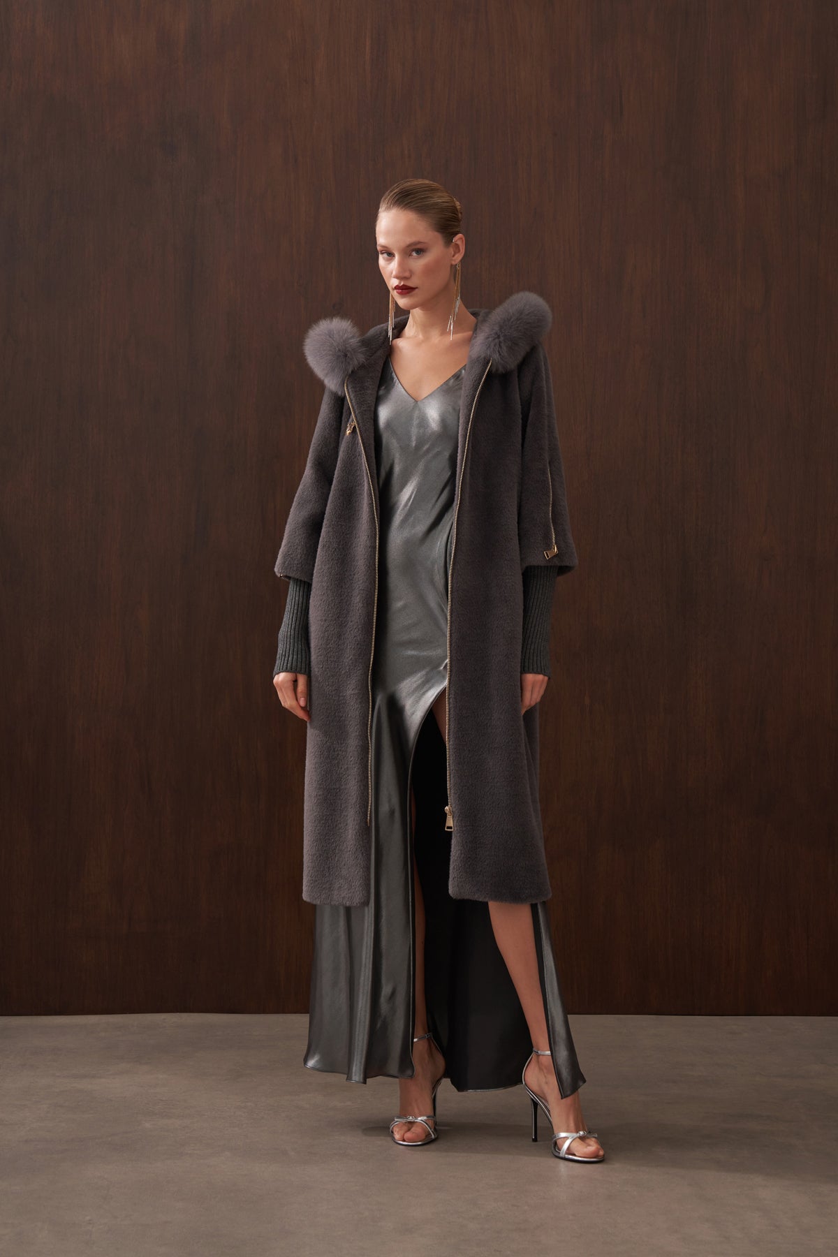 Kolları Triko Detaylı Kapüşonu Kürklü Angora Kaban - gri