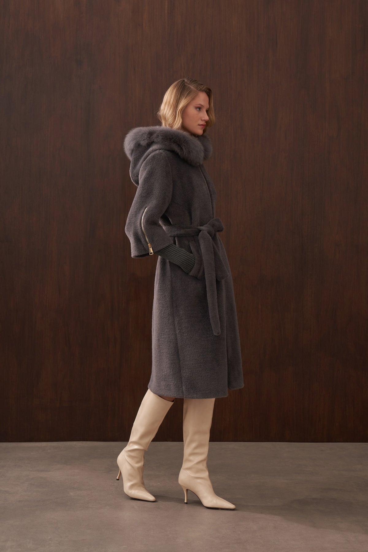 Kolları Triko Detaylı Kapüşonu Kürklü Angora Kaban - gri