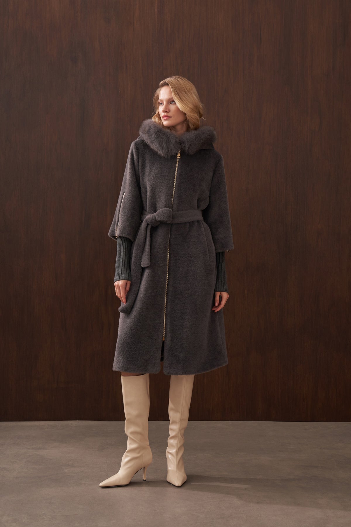 Kolları Triko Detaylı Kapüşonu Kürklü Angora Kaban - gri