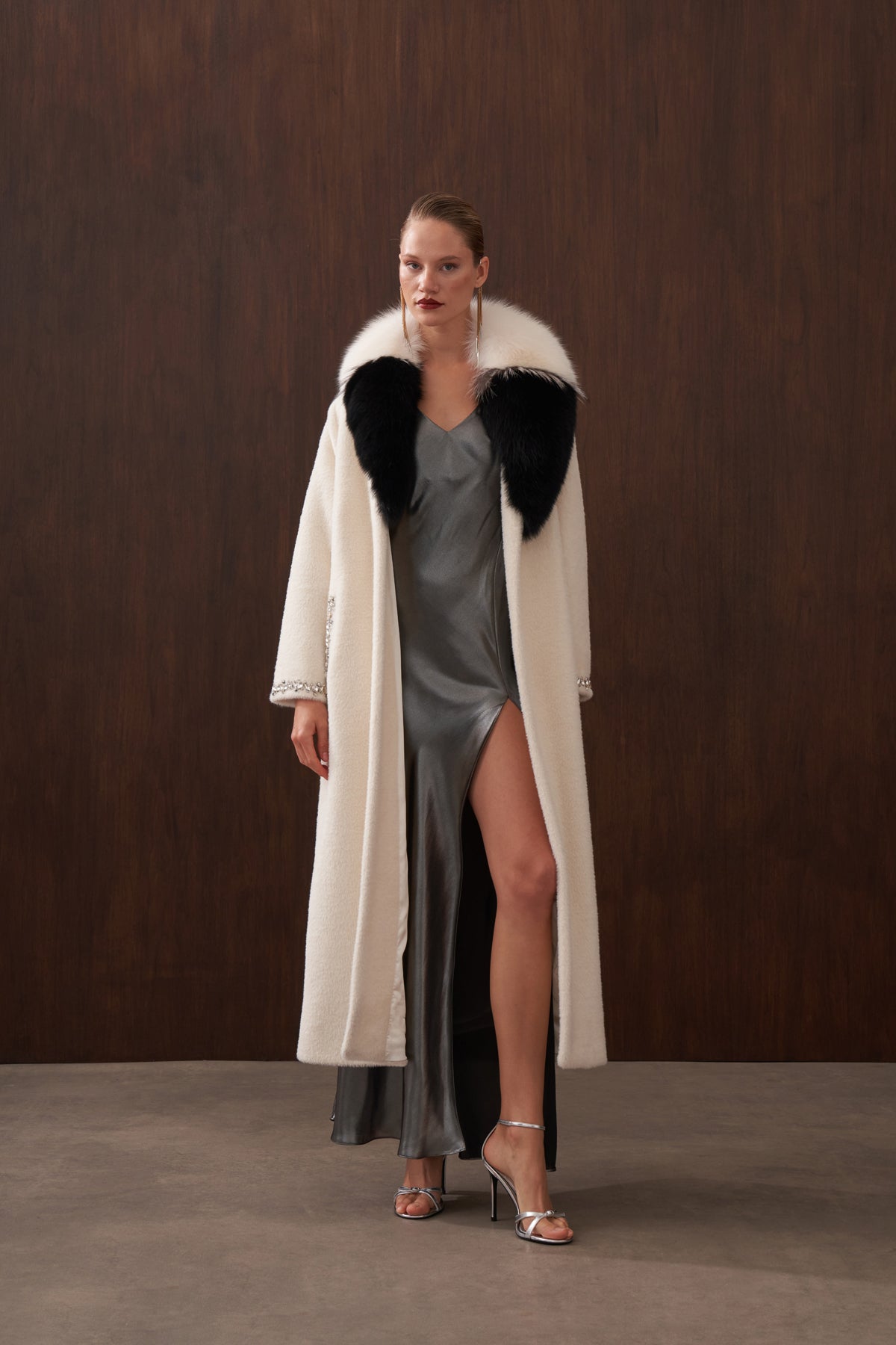 Çift Renk Kürklü Elişi Detaylı Angora Kaban - ekru