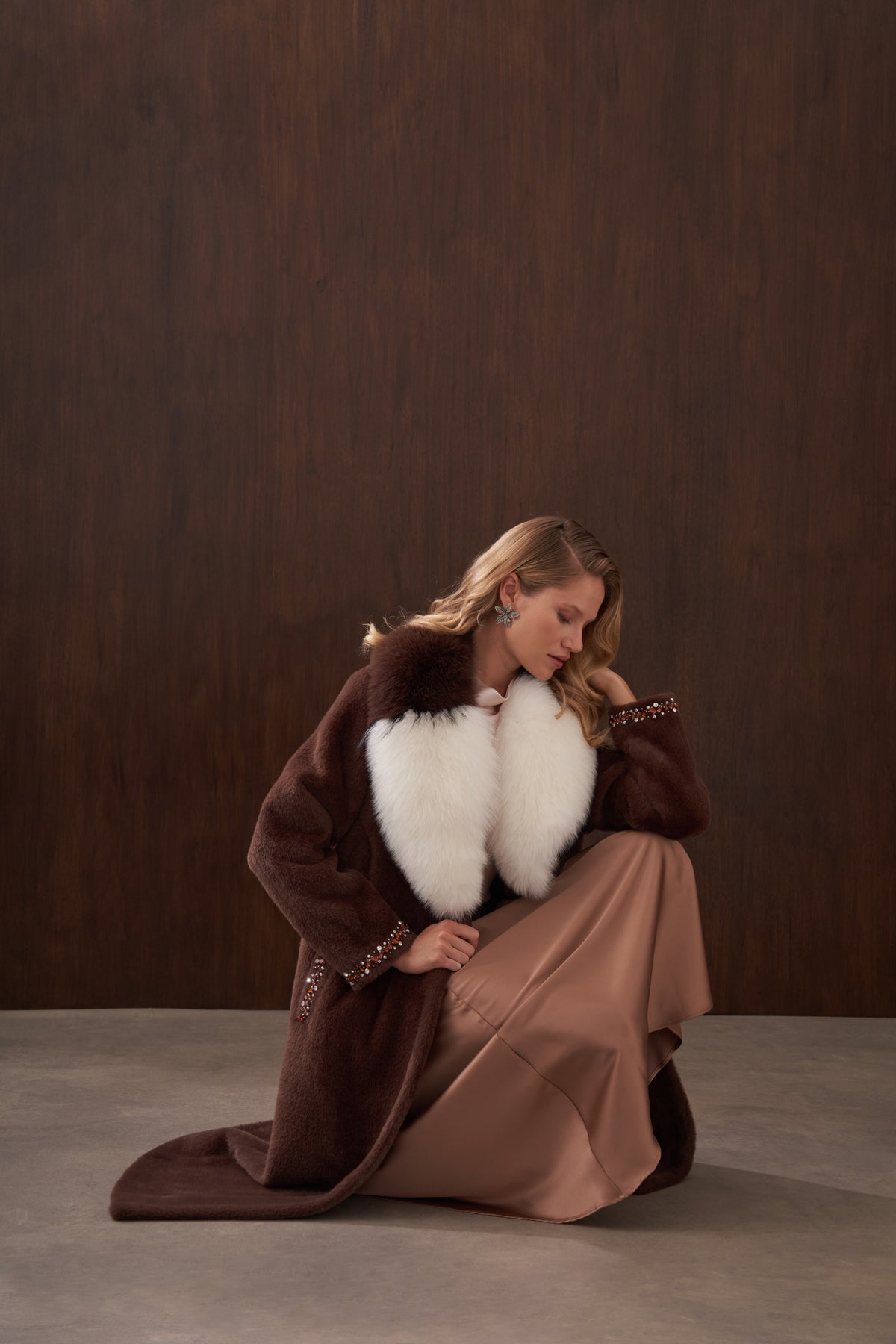 Çift Renk Kürklü Elişi Detaylı Angora Kaban - kahve