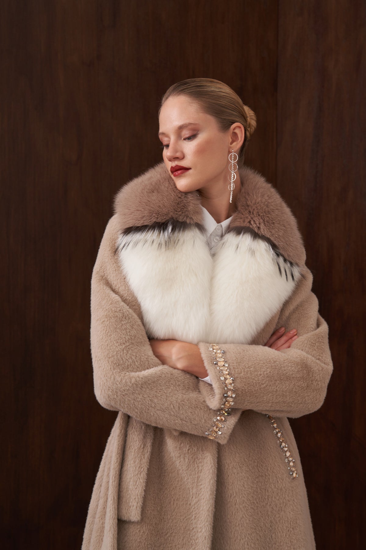 Çift Renk Kürklü Elişi Detaylı Angora Kaban - koyu bej