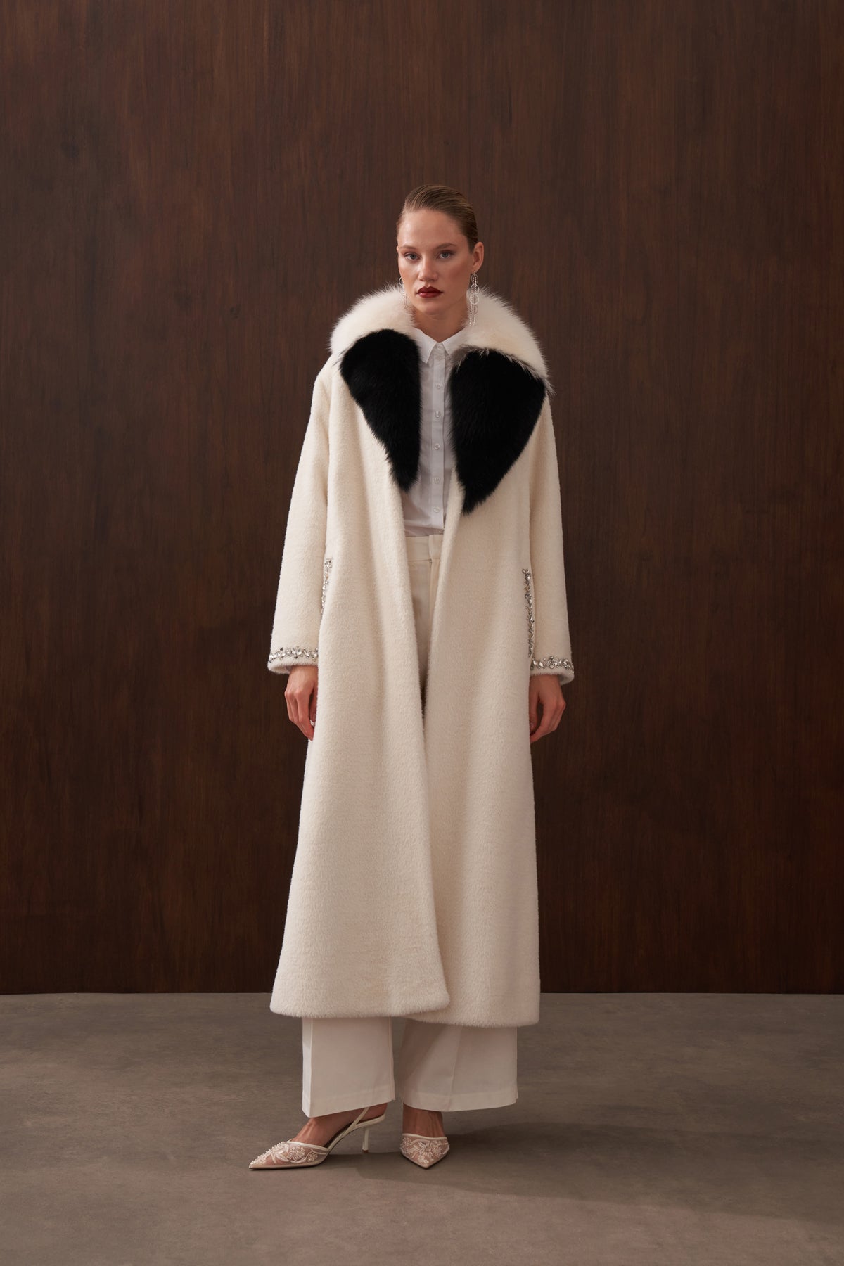 Çift Renk Kürklü Elişi Detaylı Angora Kaban - ekru