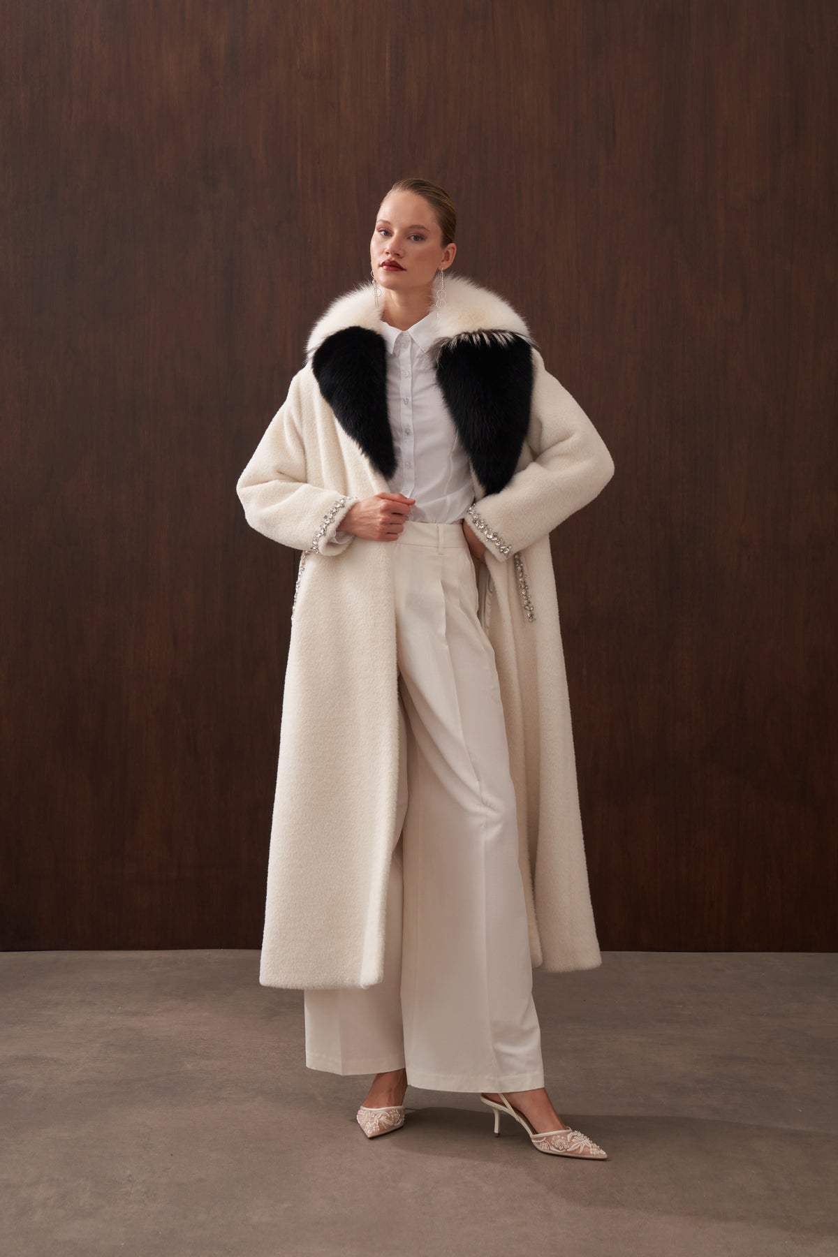 Çift Renk Kürklü Elişi Detaylı Angora Kaban - ekru