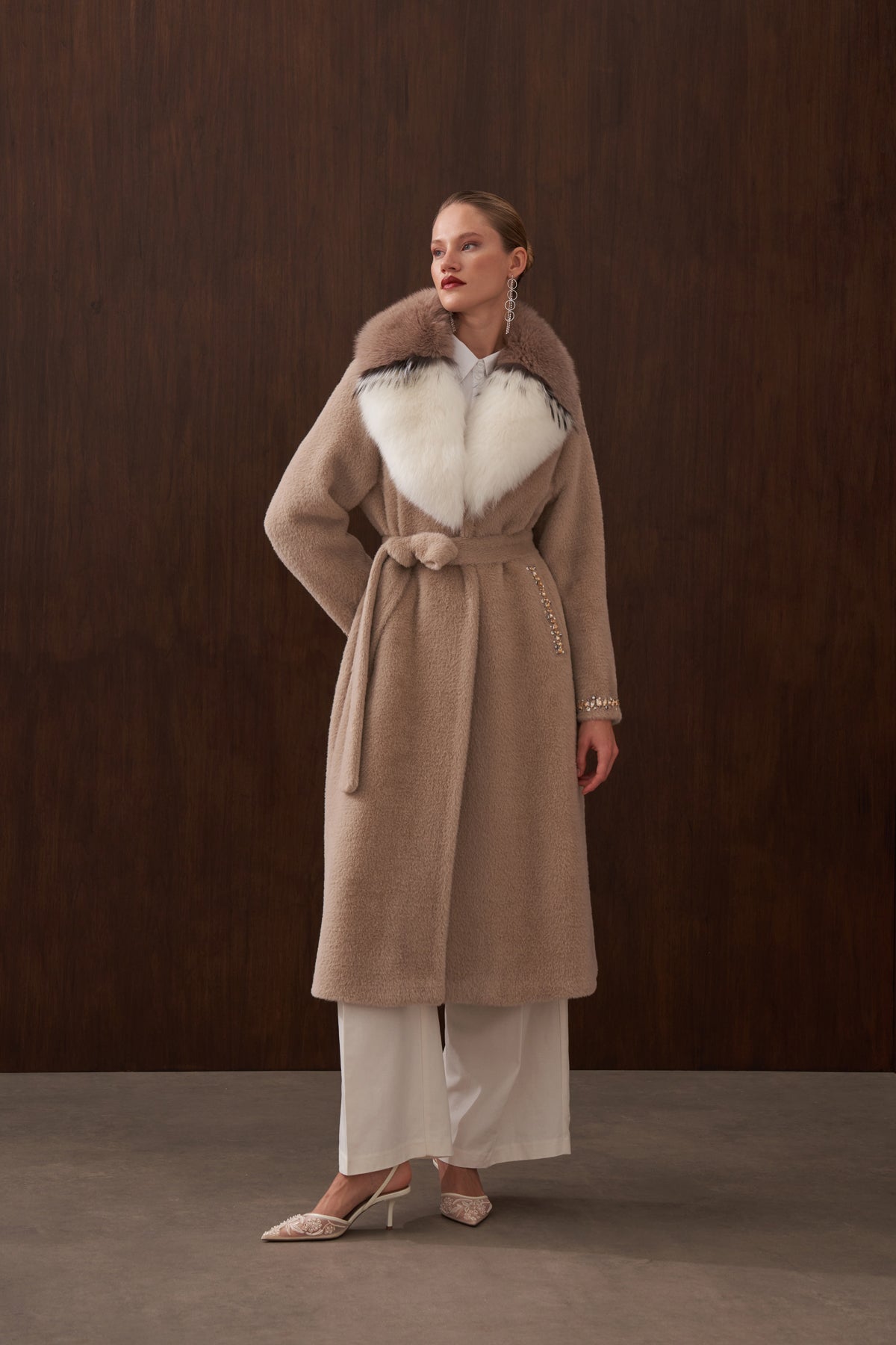 Çift Renk Kürklü Elişi Detaylı Angora Kaban - koyu bej