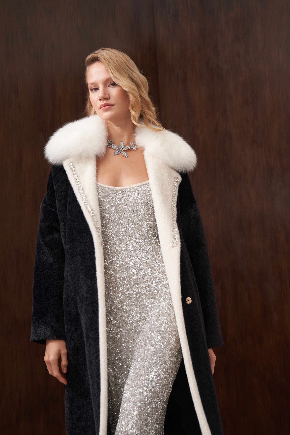 Garnili Kürk ve Elişi Detaylı Angora Kaban - siyah