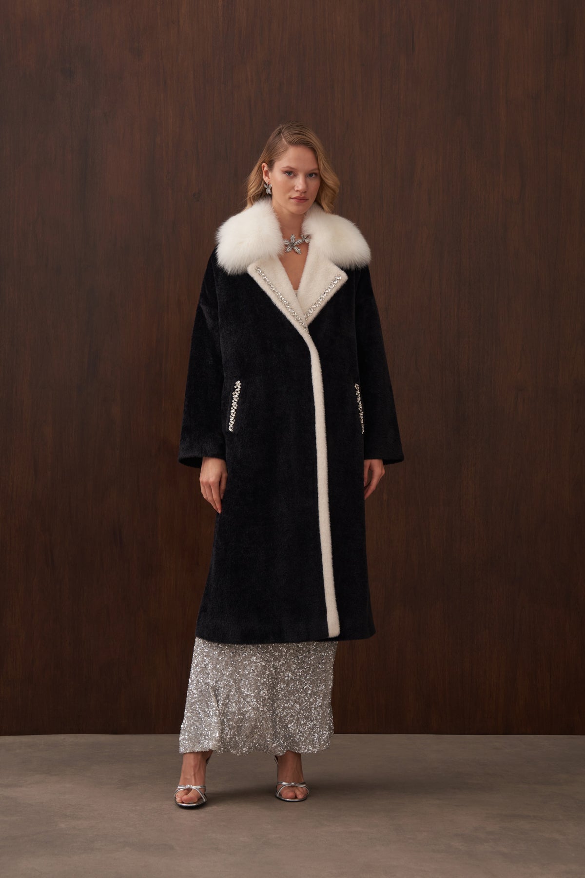 Garnili Kürk ve Elişi Detaylı Angora Kaban - siyah