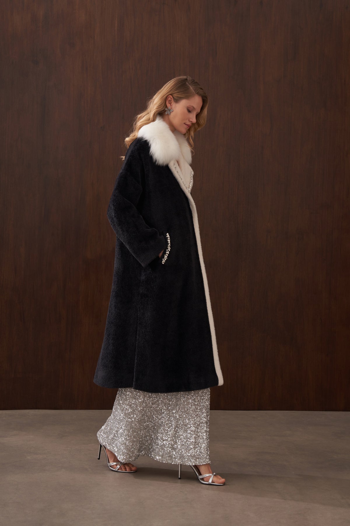 Garnili Kürk ve Elişi Detaylı Angora Kaban - siyah