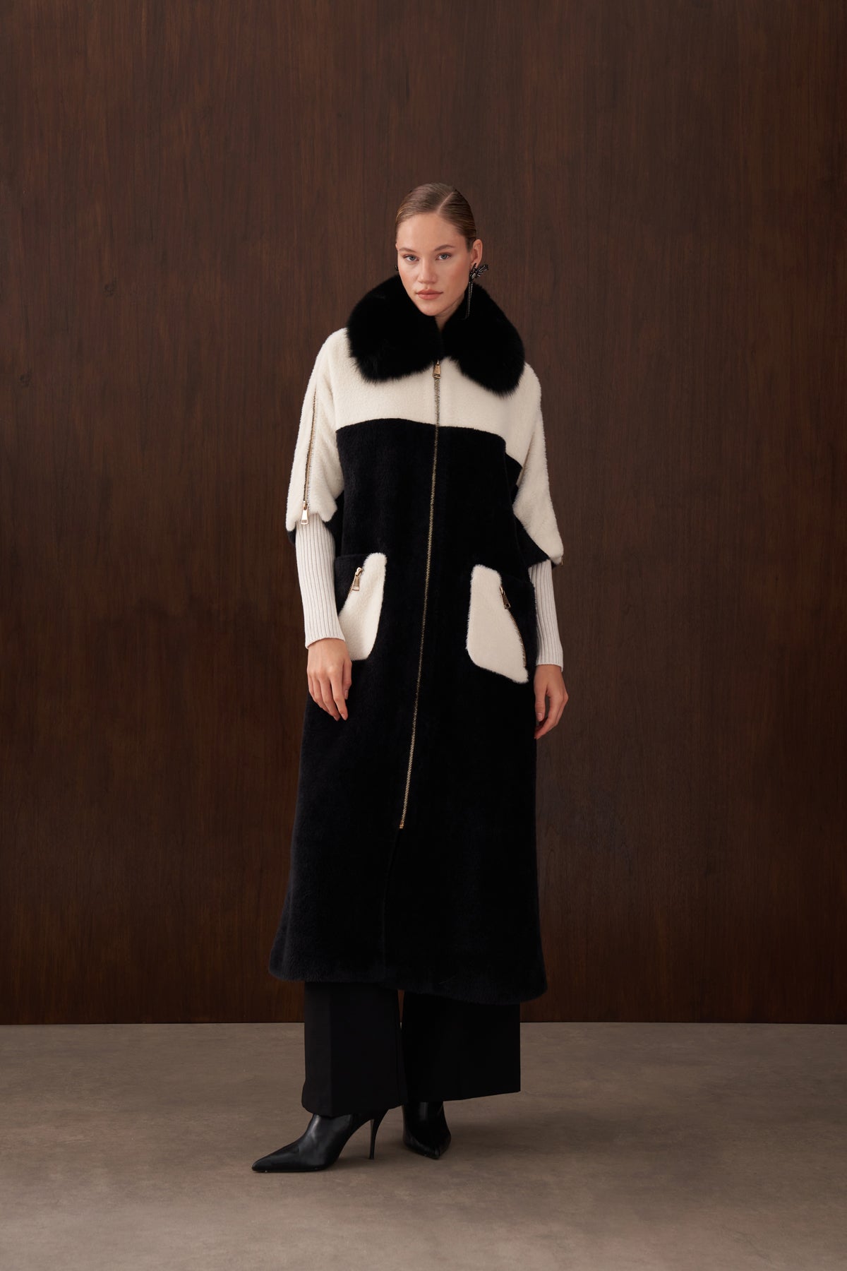 Hakim Yaka Kürk Detaylı Fermuarlı Angora Kaban - siyah