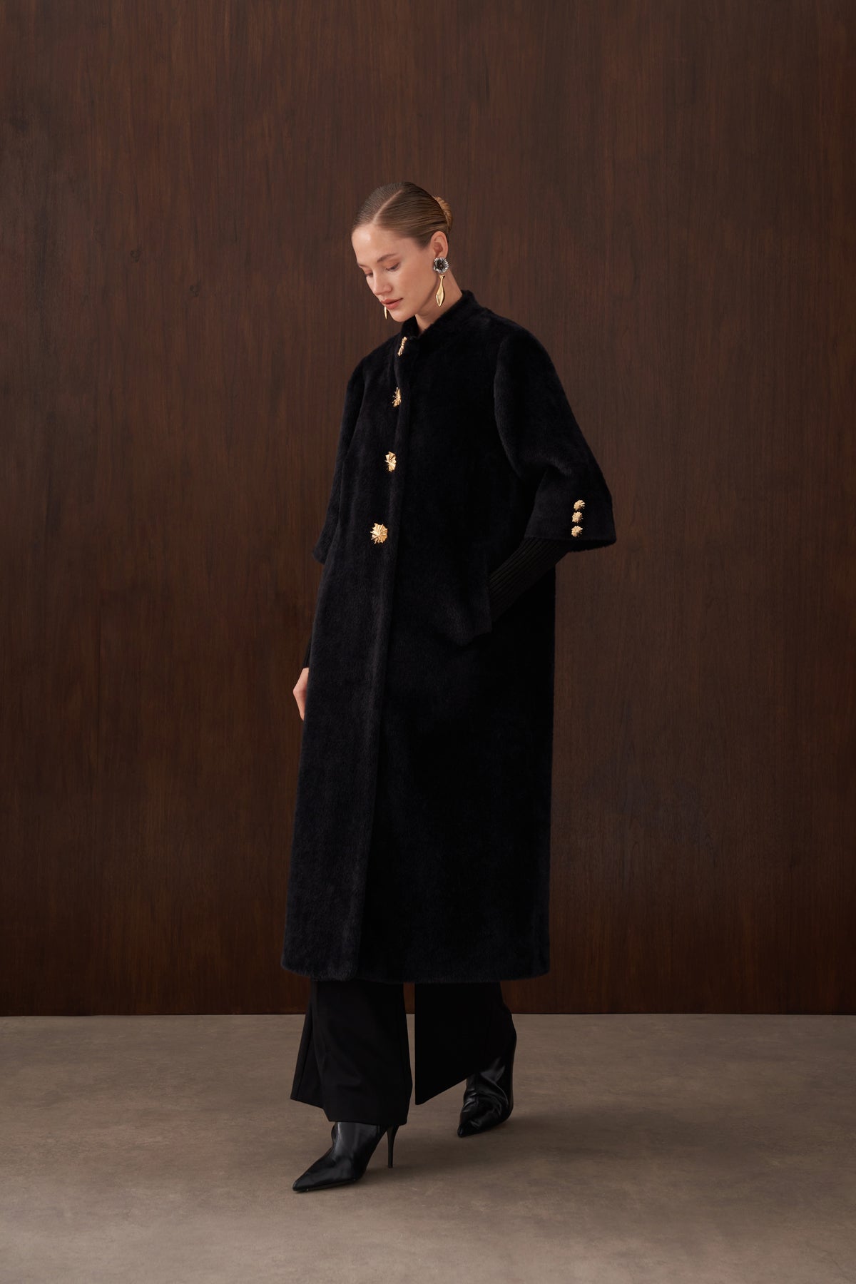 Hakim Yaka Triko ve Düğme Detaylı Angora Kaban - siyah