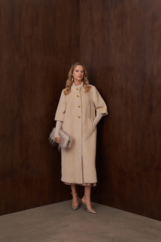 Hakim Yaka Triko ve Düğme Detaylı Angora Kaban - açık bej