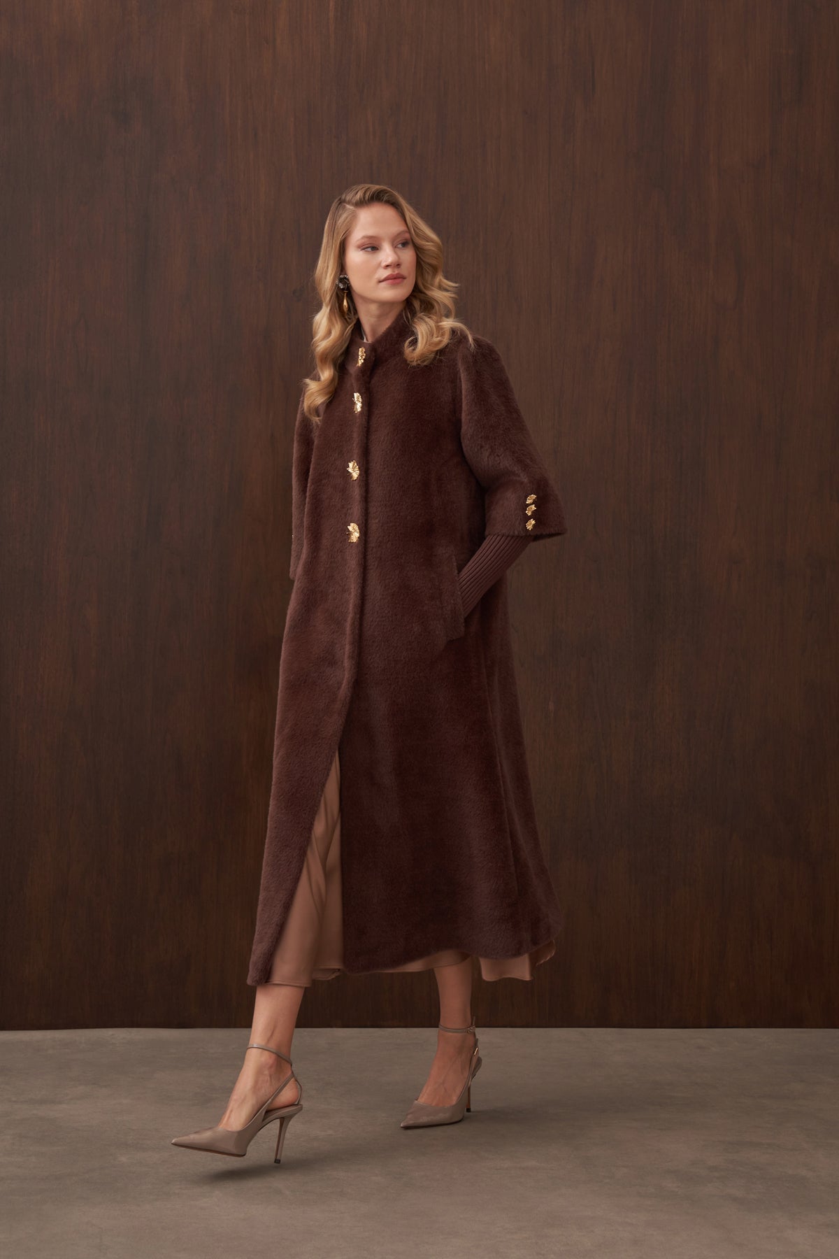 Hakim Yaka Triko ve Düğme Detaylı Angora Kaban - kahve