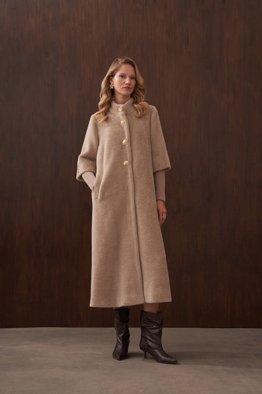 Hakim Yaka Triko ve Düğme Detaylı Angora Kaban - koyu bej