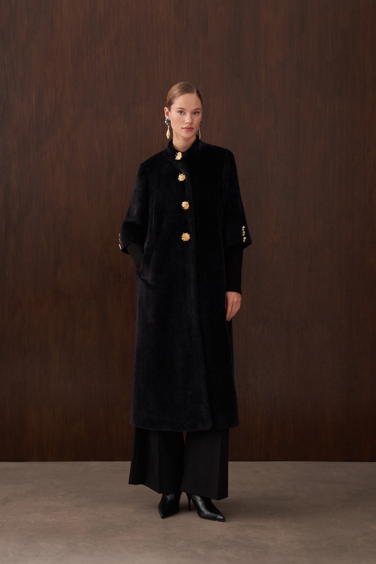 Hakim Yaka Triko ve Düğme Detaylı Angora Kaban - siyah